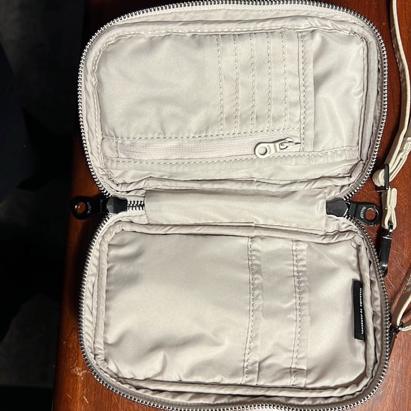 NWOT Herschel Side bag - Picture 3 of 5